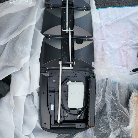 Altwork Station Flex With Advanced Monitor Arm MSRP Over $5500 - Picture 5 of 16